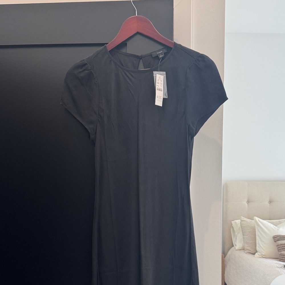 Jcrew Satin/silk cap sleeve dress. Size 4. NWT. Midi length.
